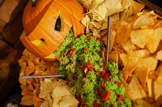 Die Julia, Julia Jakobs, Event, Küche, Eventküche, Restaurant, Clubhaus, Siepental, Essen, Essen-Bergerhausen, Impressionen, Bild von Halloween-Kürbis mit Nachos und Guacamole